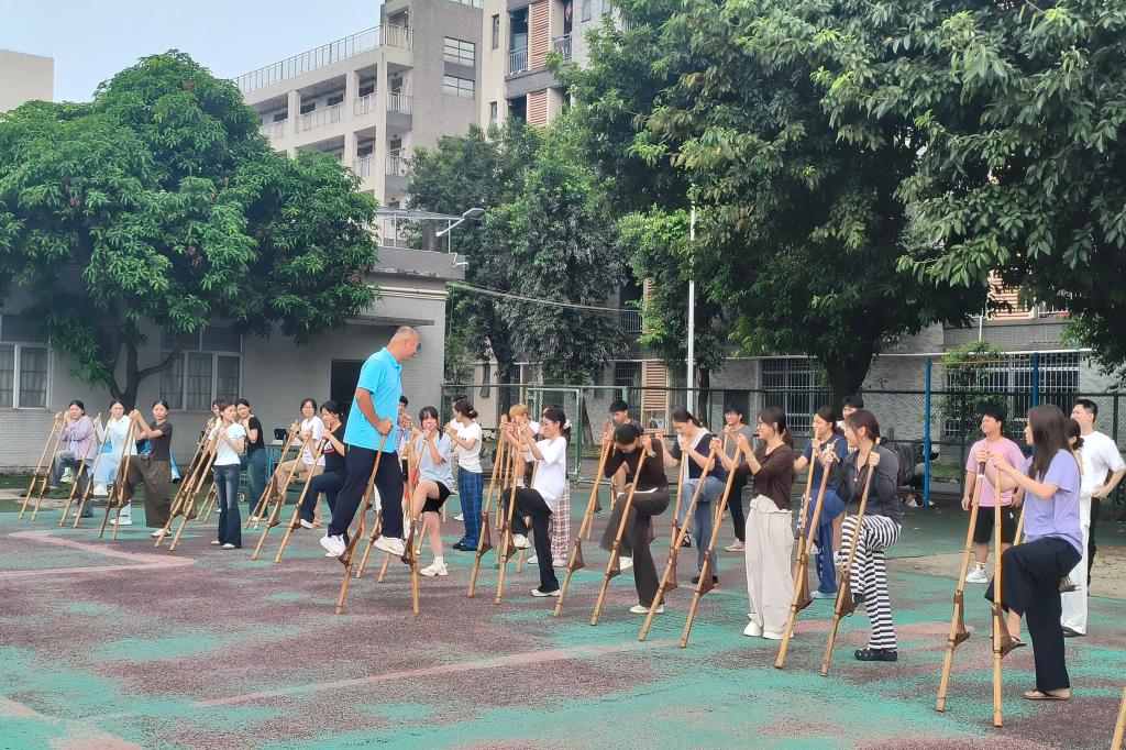 我校开展“中华民族一家亲 同心共筑中国梦”民族传统体育项目体验活动